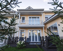 Торцевой таунхаус с мансардой. район 