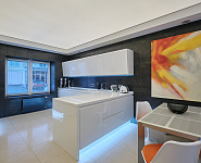 Лаконичный таунхаус с современной отделкой и великолепным участком