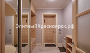 Просторный таунхаус в светлых тонах с террасой и лужайкой цена 63000000.00 Фото 3.