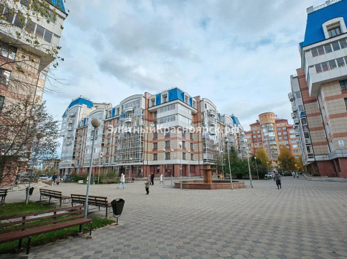 Большая квартира в "Синих крышах" цена 18000000.00